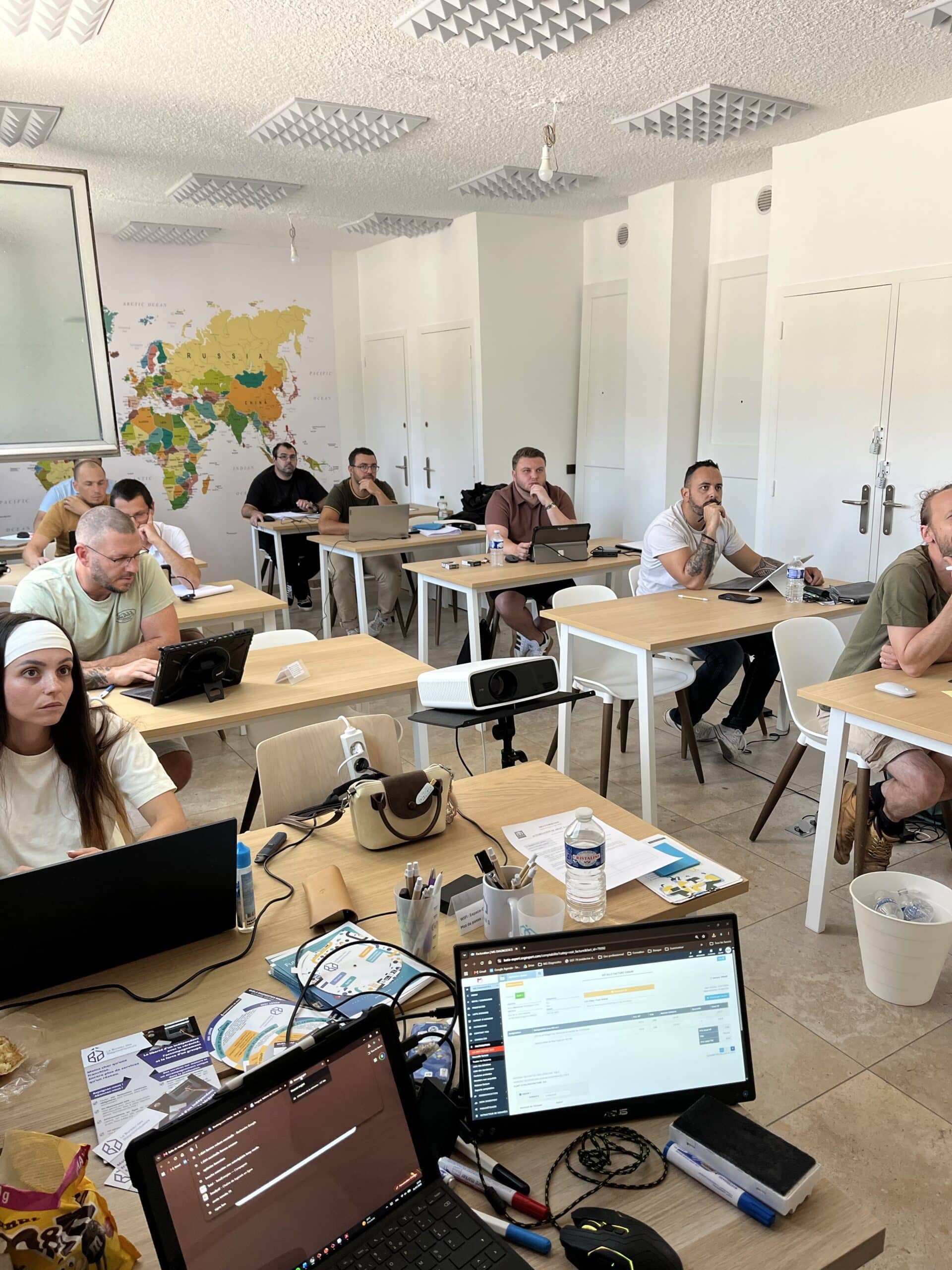 Candidats en formation audit énergétique dans la salle de cours Irilus Formation